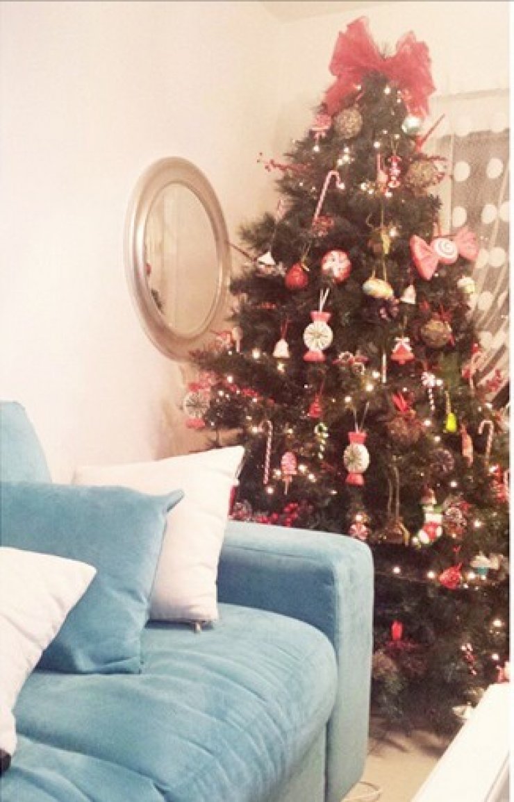 Kύπριος ποδοσφαιριστής στόλισε χριστουγεννιάτικο δέντρο