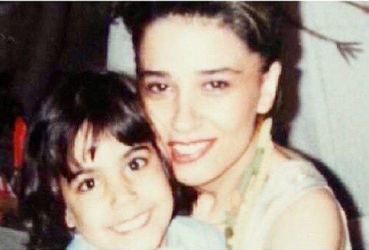 Νεαρή Kύπρια ηθοποιός ολόιδια η μαμά της