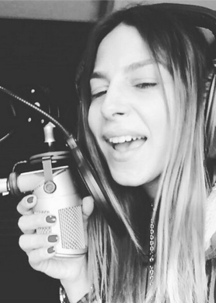 Κωνσταντίνα Ευριπίδου: Δείτε τη να τραγουδά… [βίντεο]