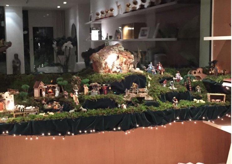 To είδαμε κι αυτό: Γνωστή τραγουδίστρια έβαλε… αγρόκτημα αντί για φάτνη!