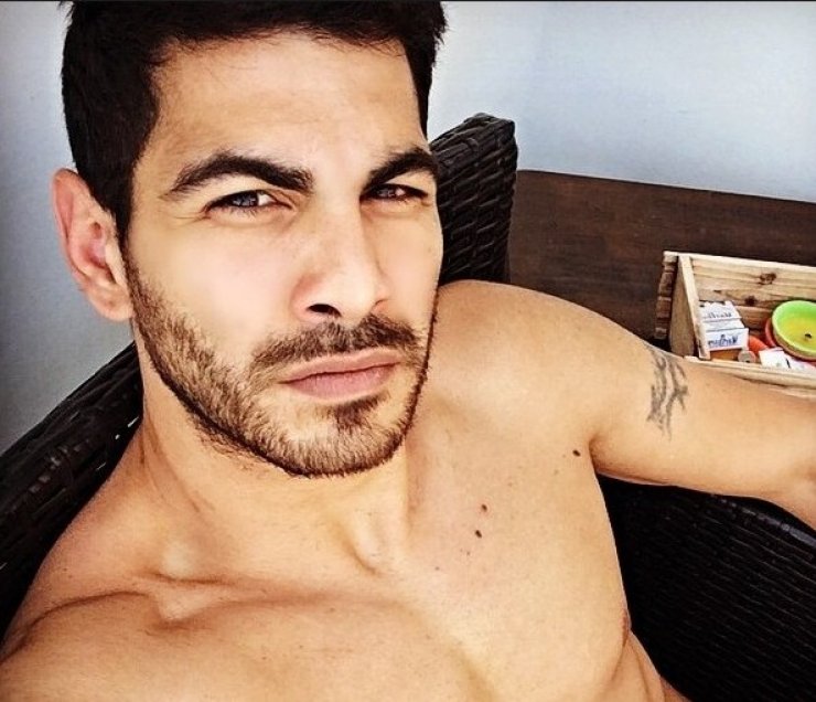 Σταύρος Κωνσταντίνου: Έστειλε επιστολή με τον δικηγόρο του για τις γυμνές φωτογραφίες του