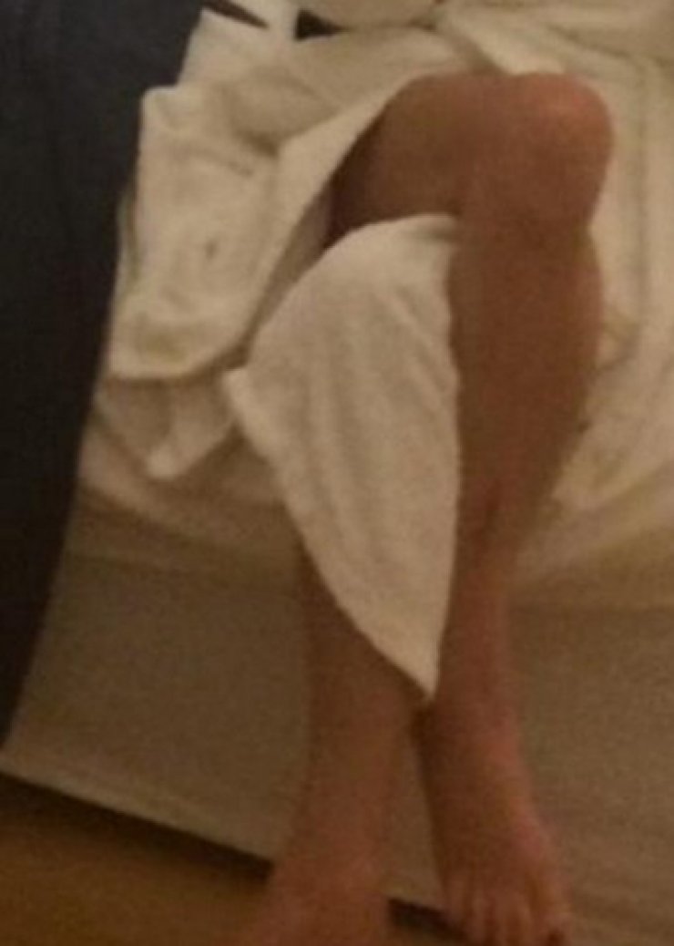 Ελληνίδα παρουσιάστρια προκάλεσε αναστάτωση ποστάροντας φωτογραφία της με το μπουρνούζι!