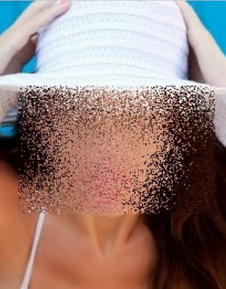 Σοκ: Γνωστή Ελληνίδα έπαθε ηλεκτροπληξία ενώ στόλιζε το δέντρο!