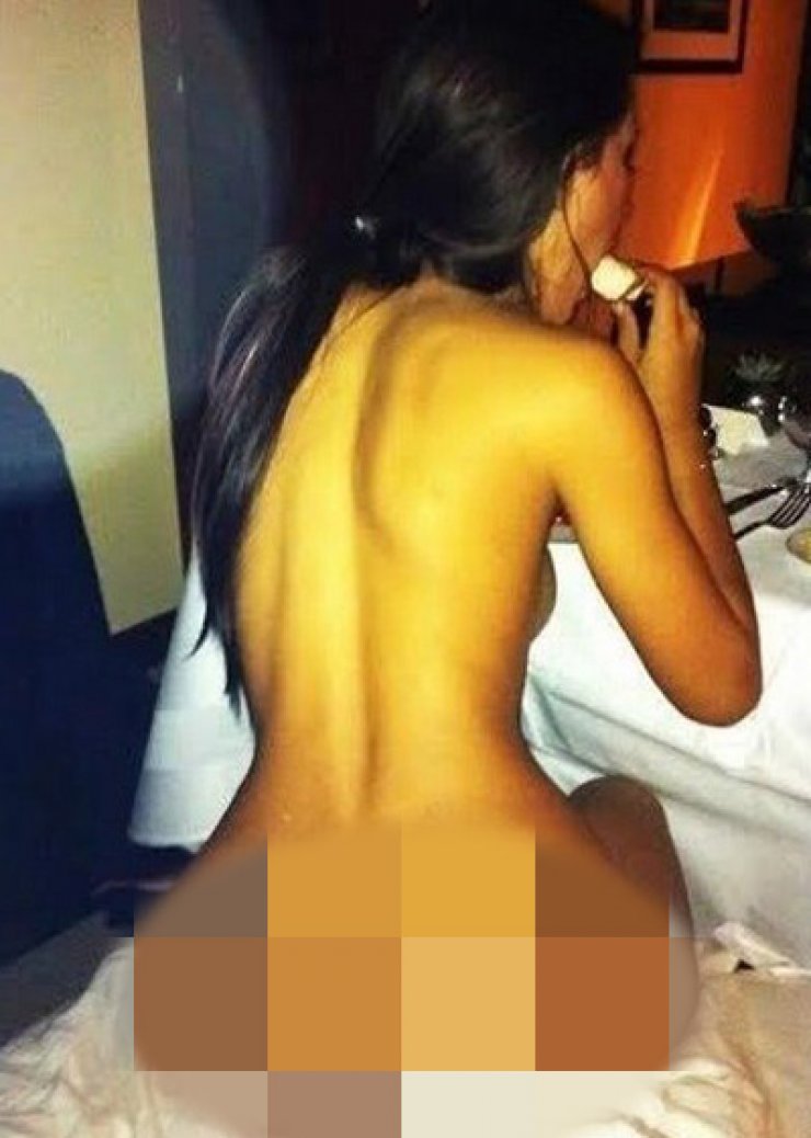 Διάσημος τραγουδιστής ανέβασε κατά λάθος γυμνή εικόνα της γυναίκας του