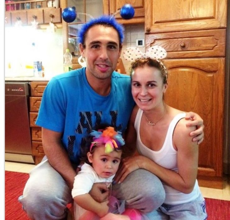 Μάρκος Παγδατής: Αγκαλιά με την οικογένεια του έστειλαν μήνυμα για το καρναβάλι Λεμεσού