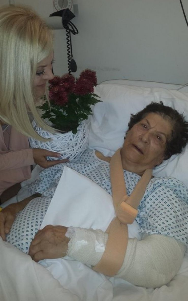 Ρoύλα Γεωργιάδου: H γλυκιά έκπληξη στη μαμά της και το "Ηappy Βirthday" στο νοσοκομείο