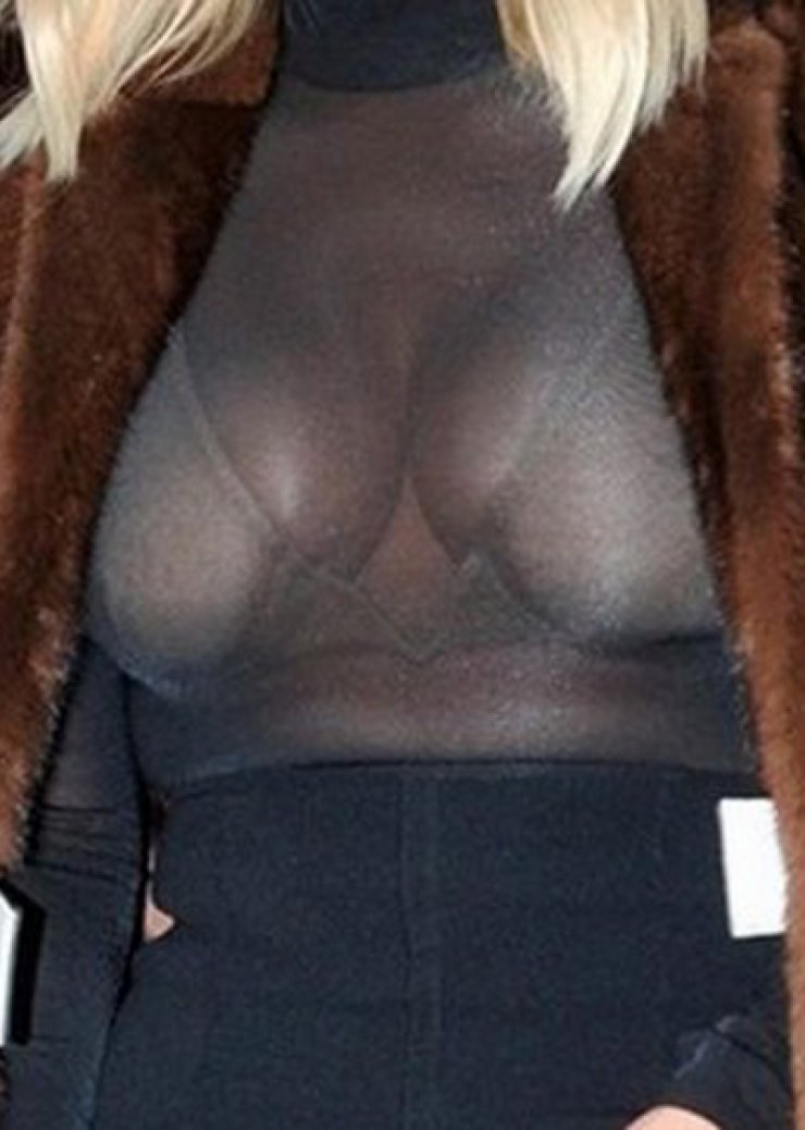 Η νέα see-through πασίγνωστης σταρ που τάραξε το Παρίσι