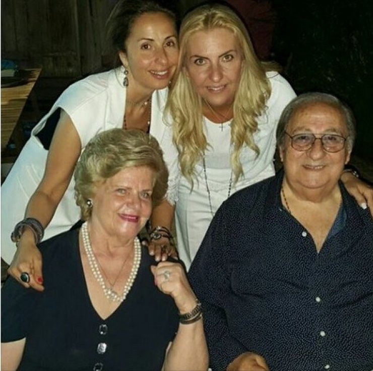 Έλενα Αντωνιάδη - Γιούλα Αραούζου: Οι ευχές τους για τα γενέθλια της μαμά τους