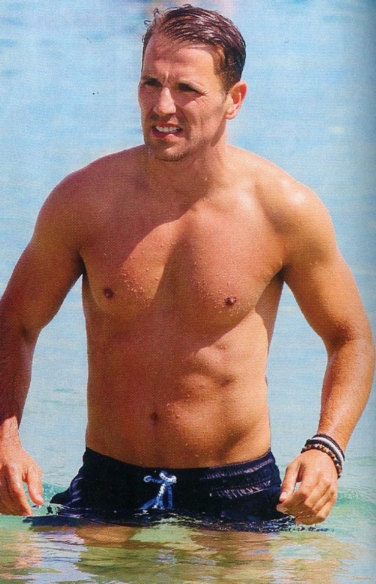 Νίκος Βέρτης: "Έκλεψε" τις εντυπώσεις το γυμνασμένο κορμί του στην Μύκονο