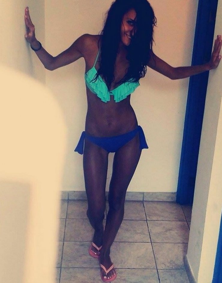 Η οργισμένη απάντηση της Ιωάννας Χατζηχρίστου για τη φωτογραφία που τη δείχνει μαυρισμένη από τον ήλιο