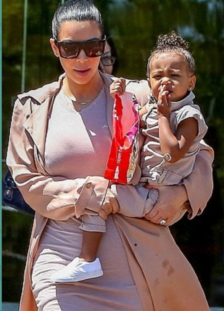 Kim Kardashian: Η North της λέρωσε ρούχο αξίας 4.500 δολαρίων με... [εικόνες]