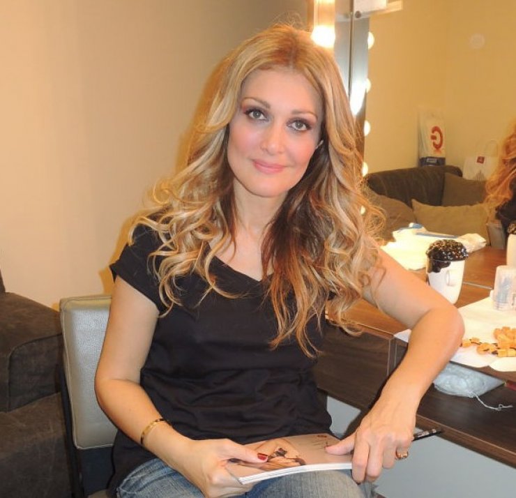 Το απόλυτο σοκ: Η Νατάσα Θεοδωρίδου χωρίς ρετούς στην Ρόδο!