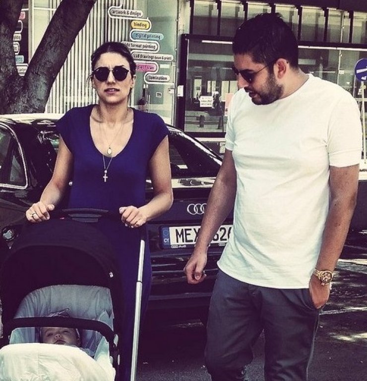 Θησέας Ιωάννου - Αναστασία Θεοδοσίου: Δείτε για πρώτη φορά την μπέμπα τους!