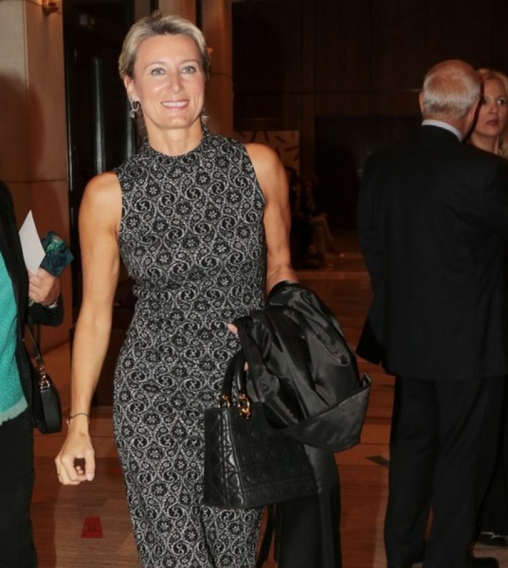 Δείτε τη Νατάσα Καραμανλή με σέξι καυτό μπικίνι στην παραλία και θα μείνετε