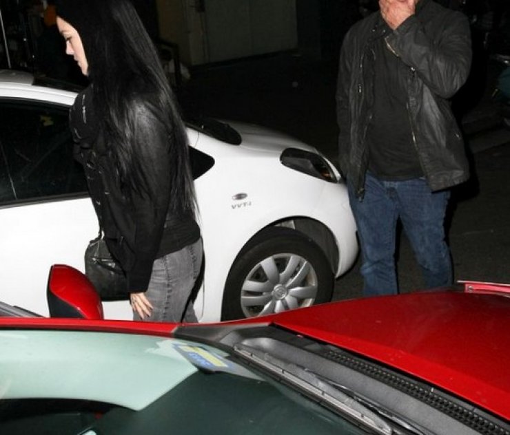 Περιμένει το ένατο παιδί του: 59χρονος ηθοποιός θα γίνει πατέρας από την 24χρονη αγαπημένη του