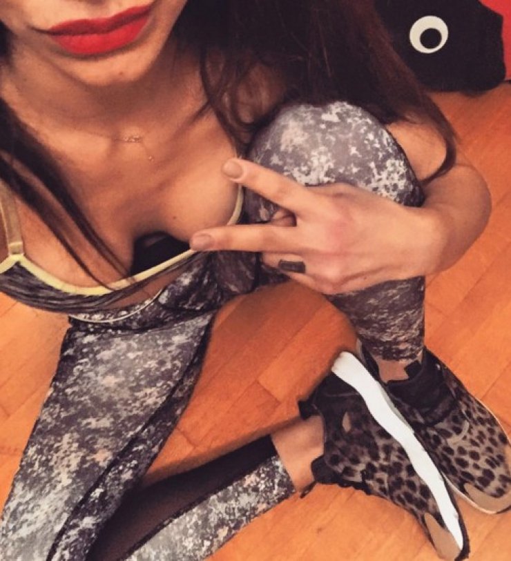 Κύπρια παρουσιάστρια: Πόσταρε το στήθος της στο instagram