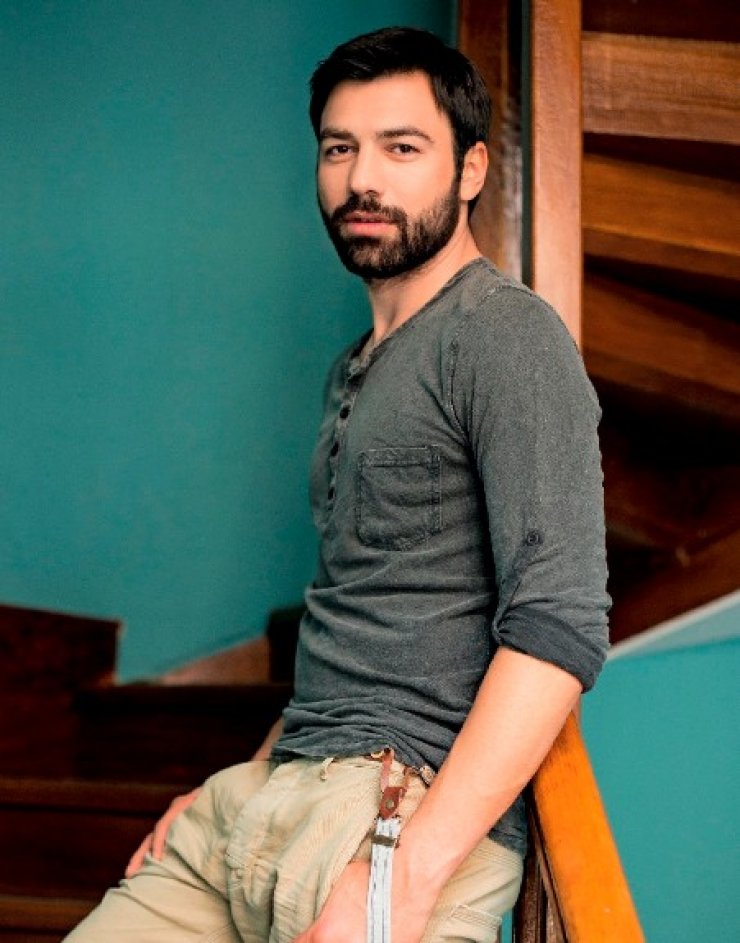 Αντρέας Γεωργίου: Η αυπνία από την γέννα τον έκανε να κοιμηθεί στο μακιγιάζ