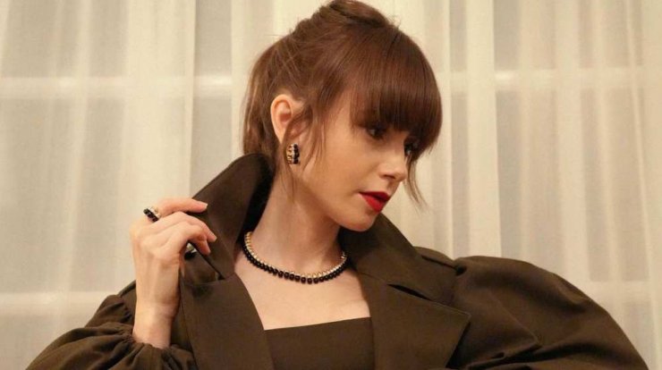 Το fashion girl που σου δείχνει τον πιο stylish τρόπο για να χτενίσεις τις αφέλειες σου