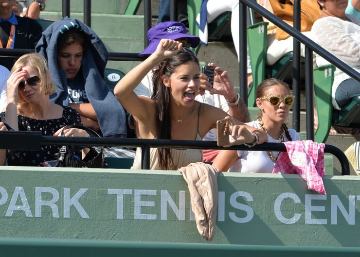 Η Andriana Lima ομόρφυνε τη κερκίδα αγώνα tennis [εικόνες]