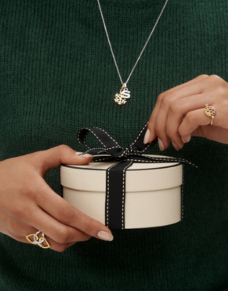 Η μαγεία των Χριστουγέννων ξετυλίγεται με κοσμήματα Links of London