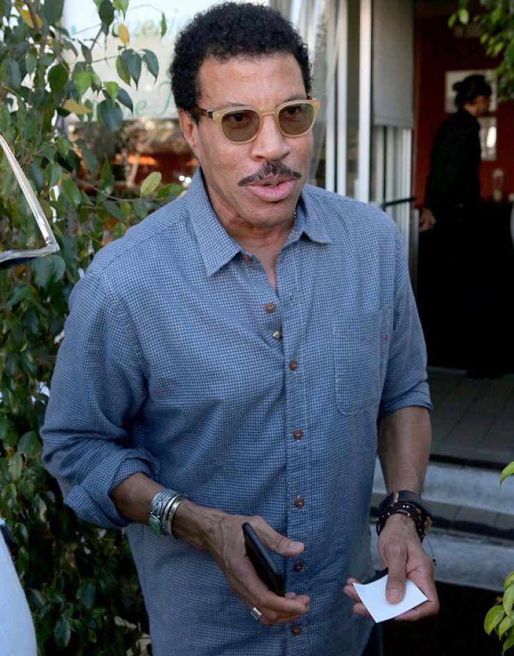 Νέες φήμες στο Hollywood! Ποιος λέγεται πως είναι ο πατέρας της Kardashian; [εικόνες]