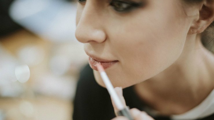 Βρήκαμε τα ωραιότερα λιπ γκλος για την εποχή