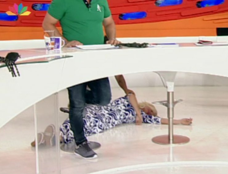 Λιποθύμησε η Μαρία Μπακοδήμου στο πλατό! [βίντεο]