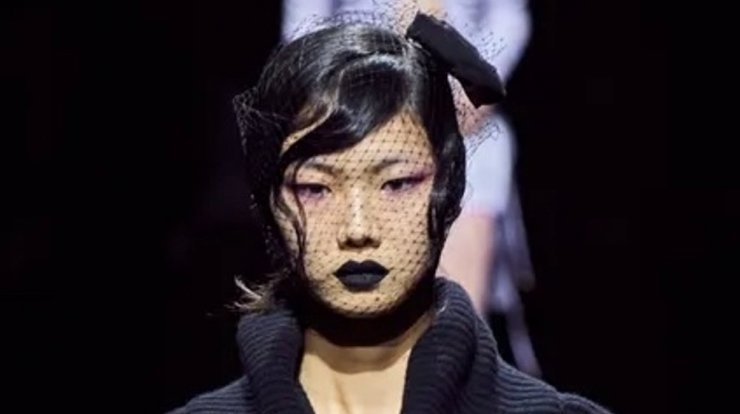 Dark lips: Η τάση που θα "φορεθεί" στα χείλη