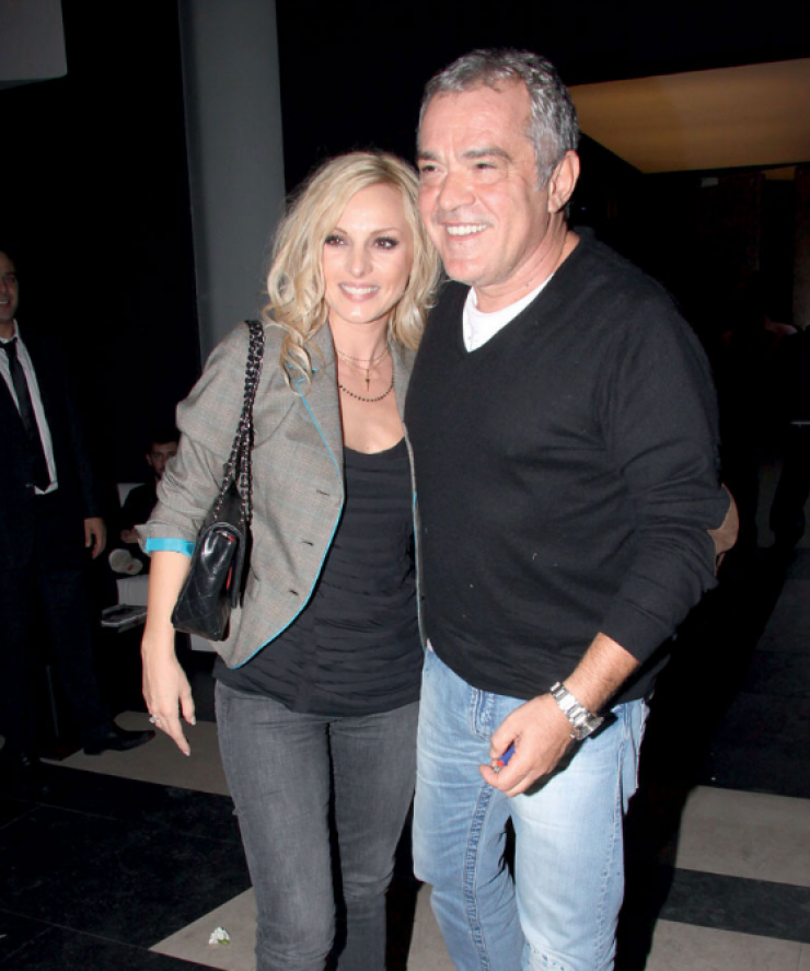 Δείτε την κούκλα κόρη του Γιώργου Λύρα και της Πέγκυ Ζήνα να τραγουδάει! [βίντεο]