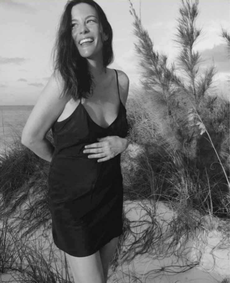 Τρίτη εγκυμοσύνη για διάσημη ηθοποιό [εικόνα]