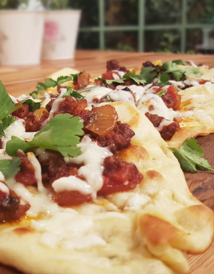 Λαχματζούν με σπιτικές πίτες