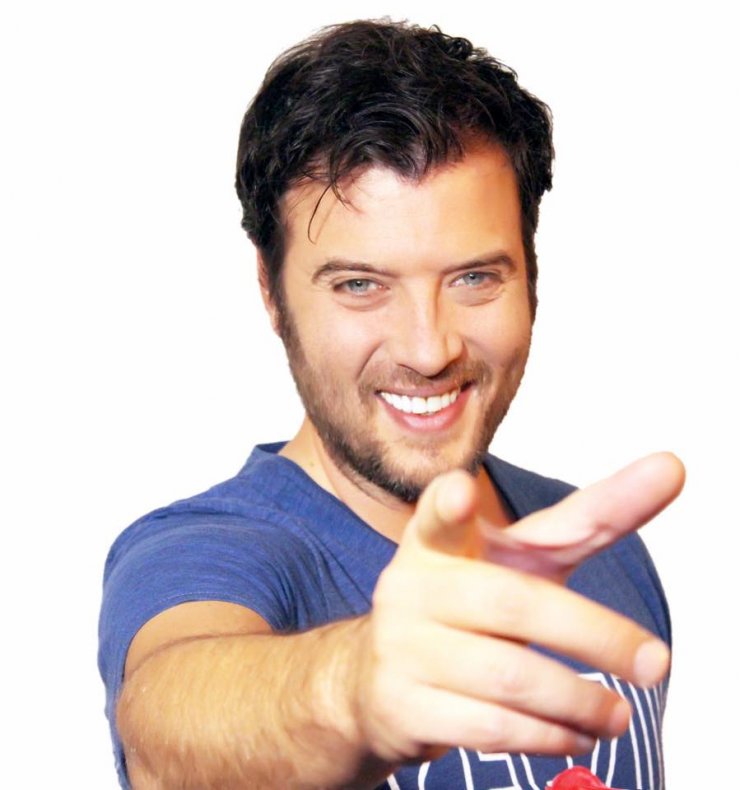 Η κόρη ποιας Ελληνίδας παρουσιάστριας πρωταγωνιστεί στο νέο video clip του Λάμπη Λιβιεράτου;