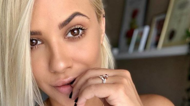 Η Λάουρα Νάργες “χτύπησε” το πρώτο της τατουάζ