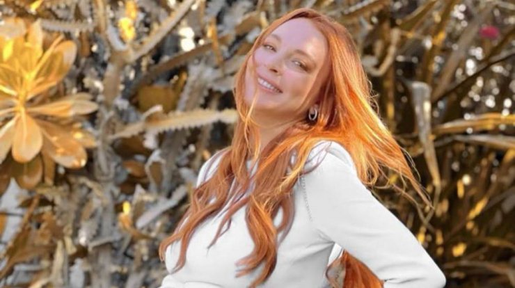 Lindsay Lohan: Ποζάρει με φουσκωμένη κοιλίτσα φορώντας μαγιό 