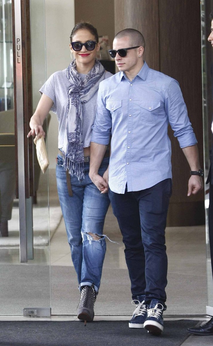 Jennifer Lopez: Συνάντησε τους fans της έξω από το ξενοδοχείο που διέμενε