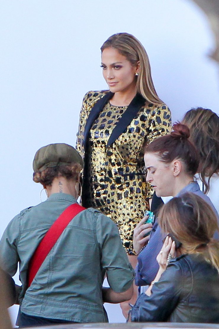 Η σέξυ λεοπάρ εμφάνιση της μοναδικής JLo [εικόνες]