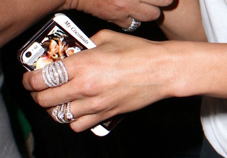 Δείτε την ξεχωριστή θήκη κινητού της JLo 