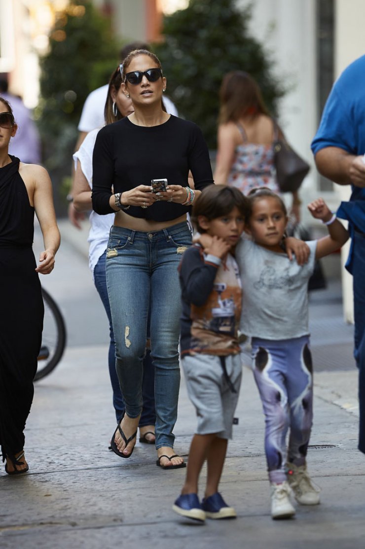 Jennifer Lopez: Για shopping μαζί με τα διδυμάκια της [εικόνες]