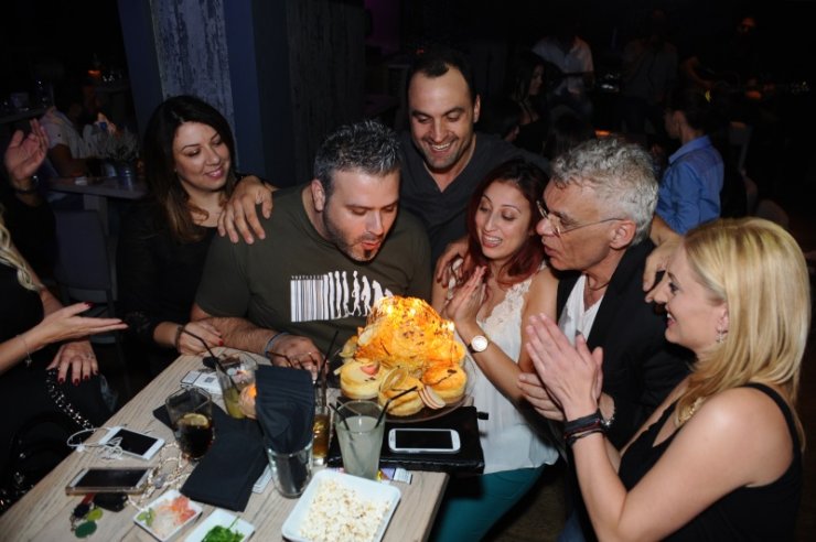 Λούης Πατσαλίδης: Οι τούρτες έκπληξη για τα γενέθλια του [εικόνες + βίντεο]