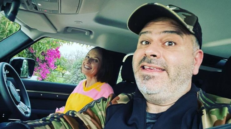 Λούης Πατσαλίδης: Τρολάρει τον εαυτό του ποζάροντας με την Αστέρω στις διακοπές τους!