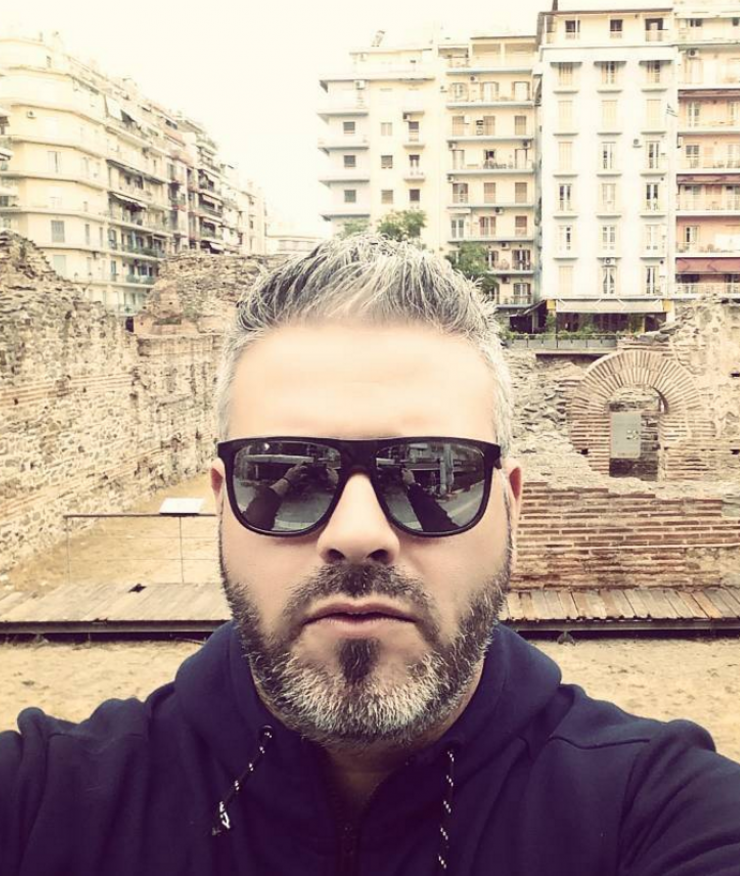 Απίστευτο! Ο Λούης Πατσαλίδης έβγαλε φωτογραφία μέσα στην… τουαλέτα!