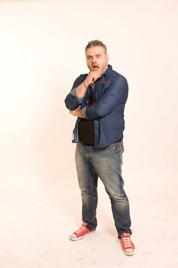 Ο Λούης Πατσαλίδης έκανε "επιδρομή" στο ψυγείο της Αριστοτέλους ψάχνοντας για πρωινό!