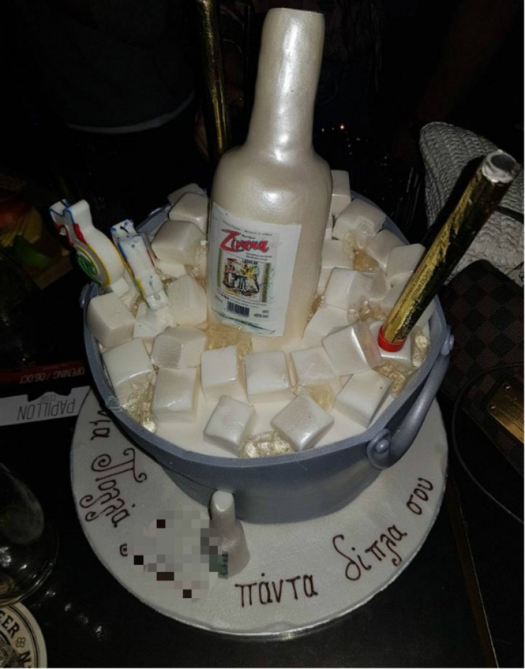 Επώνυμη Κύπρια έγινε 34 ετών και το γιόρτασε με την πιο εντυπωσιακή τούρτα!