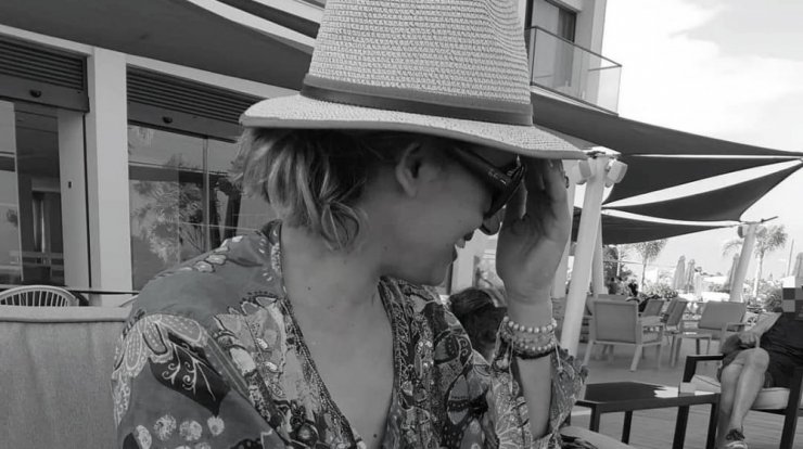 Το σχόλιο που έλαβε Κύπρια ηθοποιός και την ενόχλησε: "Α, η εύθυμη χήρα"