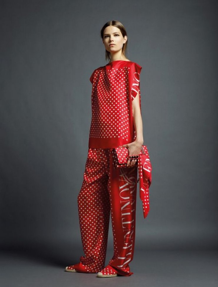 Valentino: To πουά… κυριεύει την κολεξιόν του οίκου