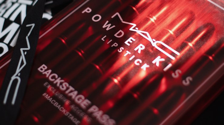 Powder Kiss: Η νέα συλλογή από ανάλαφρα ενυδατικά ματ κραγιόν από την M.A.C
