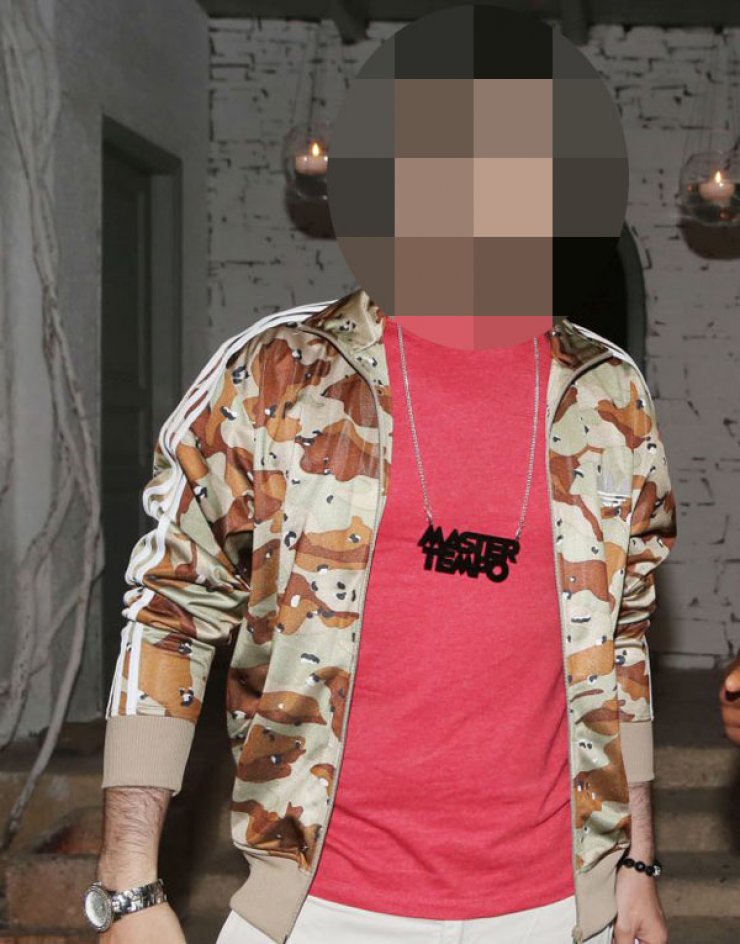 Ποιος Έλληνας τραγουδιστής δεν πήγε στα βραβεία MAD δηλώνοντας "Δεν μπορώ να γελάσω! Η χώρα κλαίει"