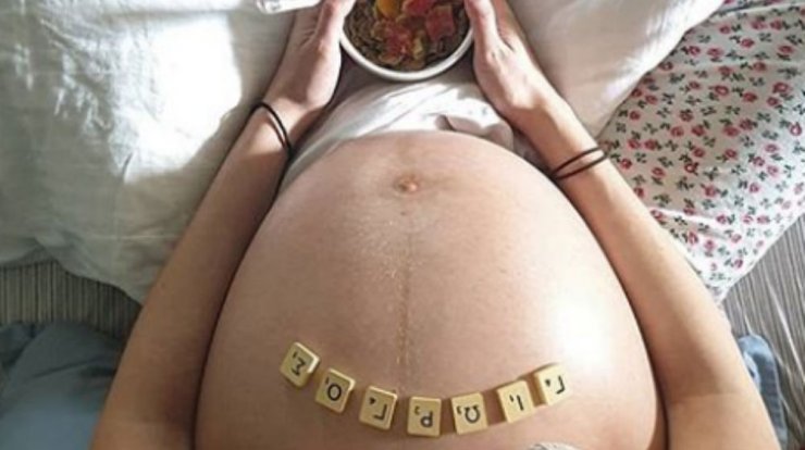 Ελληνίδα παρουσιάστρια μας δείχνει την κοιλίτσα της λίγο πριν να γεννήσει