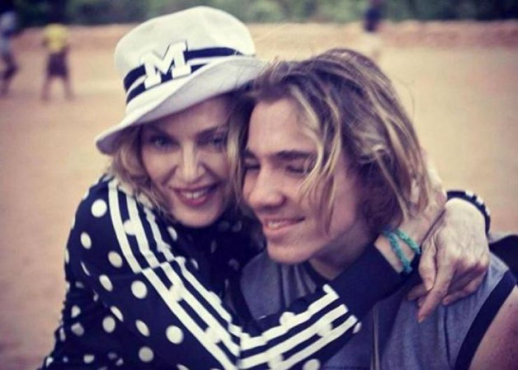 Η Madonna κατέρρευσε στη σκηνή: Η τρυφερή αφιέρωση στον γιο της, Rocco