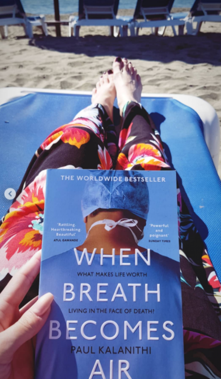 Πάθαμε πλάκα! Επώνυμη Κύπρια άρχισε τα μπάνια και ποζάρει με μαγιό!